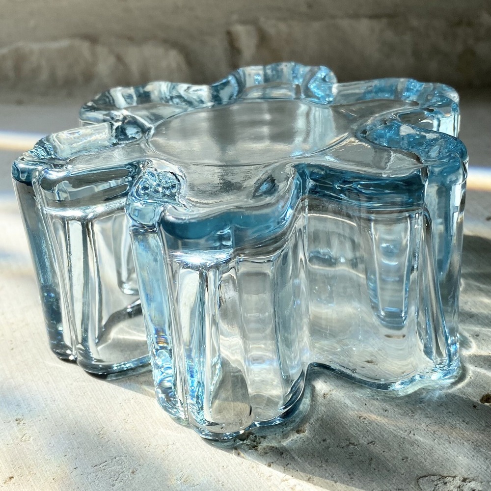 VTG Blue Glass Snowflake Flower 4.5"‎ Colored Glass Collectible Trinket